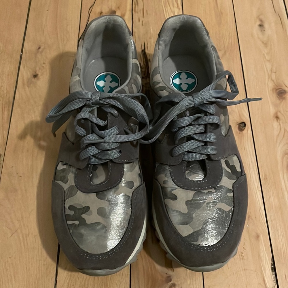 Charleston Shoe sneakers - size 8